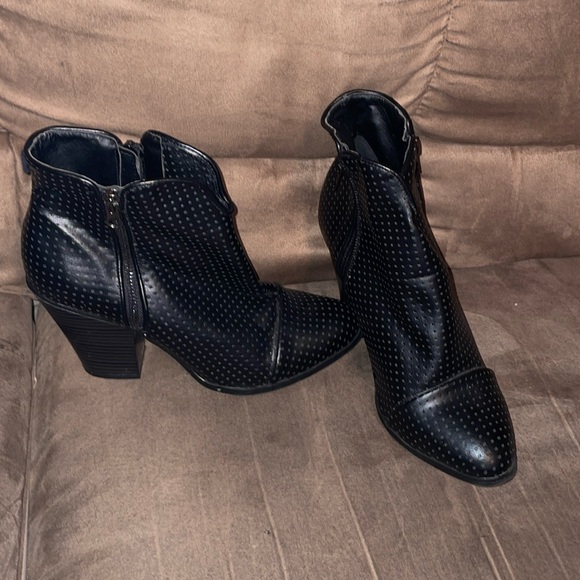 Black booties - Picture 1 of 2